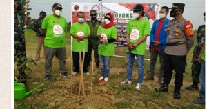 DeAr Tanam Bibit Buah-buahan, Peringati Hari Pangan Sedunia