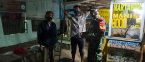 Koramil Blado Imbau Prokes Dan Bagikan Masker Kepada Pedagang