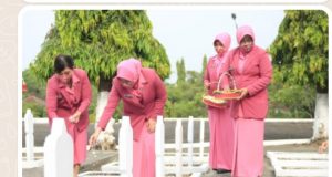 HKGB Ke 69, Ketua Bhayangkari Beserta Pengurus Ziarah Dan Tabur Bunga Di TMP Bhakti Wiratama