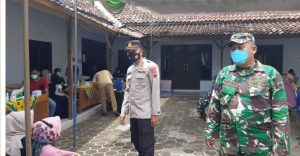 Anggota Babinsa Warungasem Pantau Vaksinasi Di Desa Cepagan