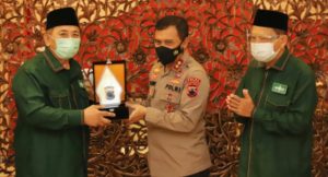 Pengurus PBNU Beri Penghargaan Kapolda Jateng Karena Perhatian Besar Vaksinasi Di Pesantren