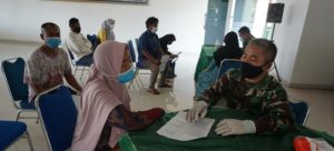 Program Kodim Batang Menggelar Vaksinasi Bagi Warga Penerima BTPKLW