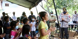 Mengunjungi Ambarawa, Kapolda Jateng Bantu Dan Hibur Warga Terdampak Gempa