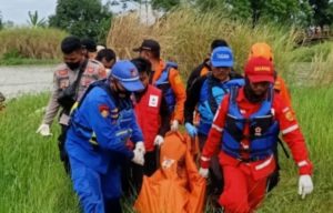 Ditemukan Pria Yang Loncat Dari Jembatan Glotak Di Evakuasi Tim SAR