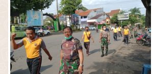 Menjalin Sinergitas Polsek Bersama Koramil Limpung Gelar Olahraga Bersama