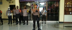 Bersamaan Apel Pagi, Kapolres Pekalongan Kota  Tunjuk Anggota Dalmas Berikan Tauziah