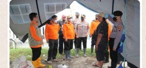 Jajaran TNI-Polri Bersama Forkopimda Kota Pekalongan Berikan Bantuan Sembako Korban Banjir