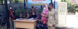 Sambut Hari Juang Kartika 2021, Koramil 02/Limpung Gelar Bhakti Sosial KB Kesehatan Gratis