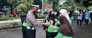 Tetap Konsisten, Polisi Ajak Warga Untuk Tetap Memakai Masker Saat Beraktifitas Di Luar Rumah