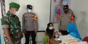 Personil Babinsa Dan Bhabinkamtibmas Terus Gelorakan Vaksinasi Covid-19 Di Didesa Binaannya Masing-masing