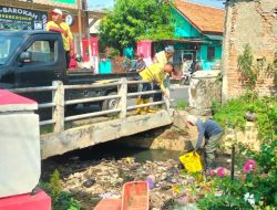 Masyarakat Kabupaten Batang Apresiasi Dinas Lingkungan Hidup dalam Membersihkan Sampah di Aliran Sungai Gendingan