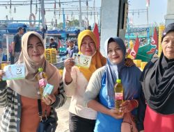 Cabup dan cawabup Batang Paslon No 2 Faiz dan Suyono Bagikan Minyak Sayur dan Susu Kotak .