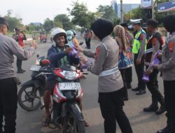 Polres Pekalongan Kota Berbagi Takjil, Wujud Kepedulian terhadap Masyarakat