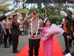 Tradisi Pedang Pora Sambut Kapolres Pekalongan Kota