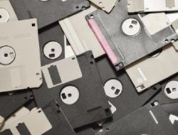 Floppy Disk 1.44MB: Teknologi Kecil yang Menguasai Dunia Komputer 90-an