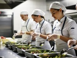 Lebih dari Sekadar Makan Gratis: Dampak Gizi, Pendidikan, dan Ekonomi dari Program MBG