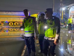 Kapolres Pekalongan Kota Cek Jalur Kereta Api Tergenang Banjir