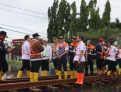 Kapolres Pekalongan Kota Hadir dalam Kunjungan Menhub ke Stasiun Pekalongan Pasca Banjir