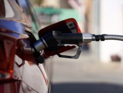 Pemerintah Targetkan Penghematan BBM Hingga 20 Persen Lewat Kebijakan WFH
