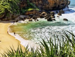 Menikmati Keindahan Alam Pantai Ngeden, Alternatif Wisata Selain Pantai Baron
