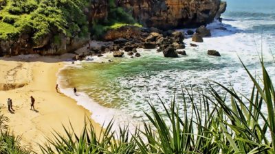 Menikmati Keindahan Alam Pantai Ngeden, Alternatif Wisata Selain Pantai Baron