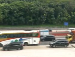 Tol Japek Padat, Pemudik Rela Antre Berjam-jam Demi Masuk Rest Area