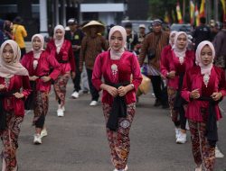 17 Gunungan dan Sawur Jadi Sorotan di Kirab Budaya HUT ke-60 Kabupaten Batang