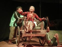 Teater Jaten Ingatkan Masyarakat Bijak Kelola Keuangan