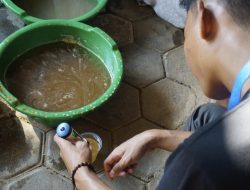 Cegah Pencemaran Lingkungan, KKN Undip Dampingi UMKM Telur Asin di Kedungsegog