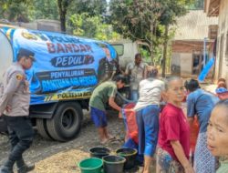 Polsek Bandar Salurkan Air Bersih bagi Masyarakat Terdampak Kemarau